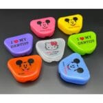 خرید جای پلاک کوچک طرح‌ دار در بسته ۱۰ عددی از برند دنتوپلاست. مناسب نگهداری پلاک دندان، سبک، بهداشتی و رنگارنگ. ارسال سریع.