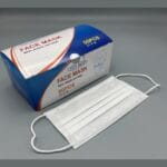 بسته 50 عددی فیس ماسک سه لایه پزشکی با لایه ملت بلون و گیره بینی برای محافظت تنفسی.