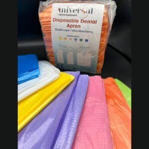 بسته پیش بند تاشده نایلونی ۱۰۰ عددی برلیان با جنس مقاوم و کش نرم برای استفاده پزشکی.