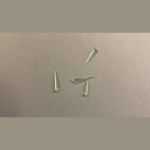 وج شفاف شیشه‌ای دندانپزشکی در جعبه برای ترمیم و ماتریکس بند.