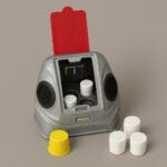 تاریکخانه دندانپزشکی تکسان با ظرف‌های ظهور برای تصویربرداری دندانی.