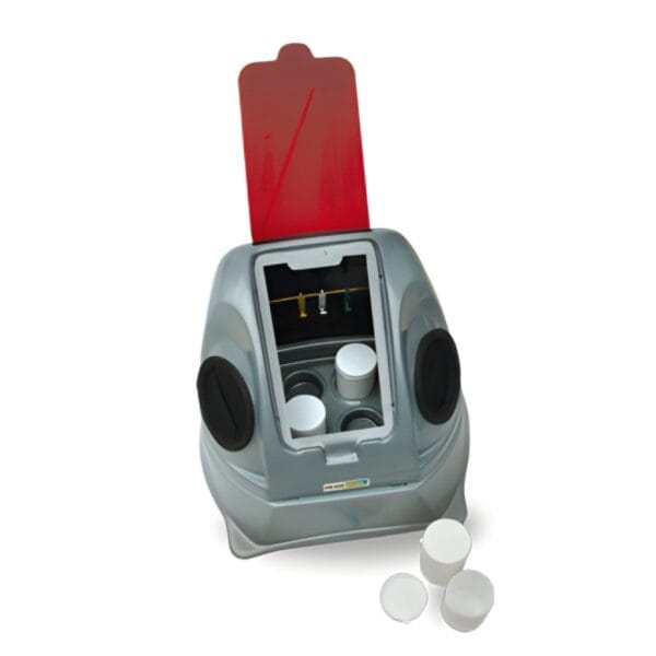 تاریکخانه دندانپزشکی تکسان با ظرف‌های ظهور برای تصویربرداری دندانی.