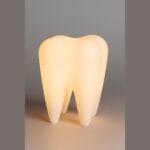 آباژور طرح دندان برای دکوراسیون مطب دندانپزشکی.